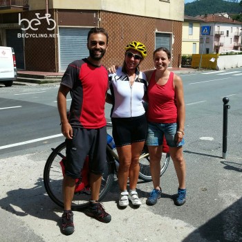 Adriana ci ha scortato per diversi km prima del passo del Bracco, in Liguria, incoraggiandoci e spiegandoci come sarebbe stata la salita!
