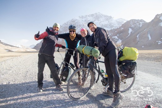 Spanish cyclists, the only bicycle travelers we met since we are in Pamirs